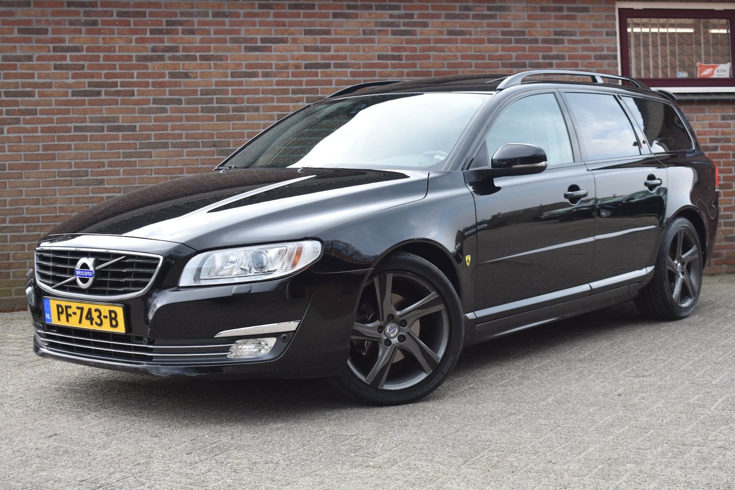 Volvo V70 - 2.0 D4 Inscription Edition '16 Xenon Leder Clima Navi Cruise Inruil mogelijk - AutoWereld.nl