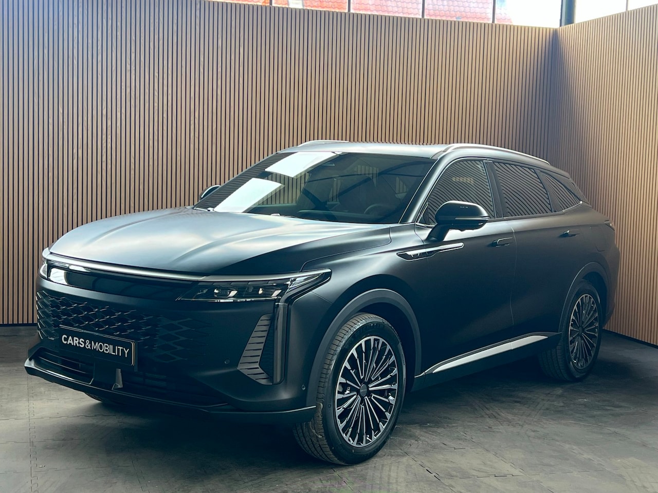 Omoda 9 - Omoda 9 PHEV – 535 pk – luxe SUV – tot wel 145 km elektrisch – direct beschikbaar - AutoWereld.nl