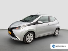 Toyota Aygo - 1.0 69pk VVT-i x-play Automaat | Airco | Achteruitrijcamera | Parkeersensoren achter | Met