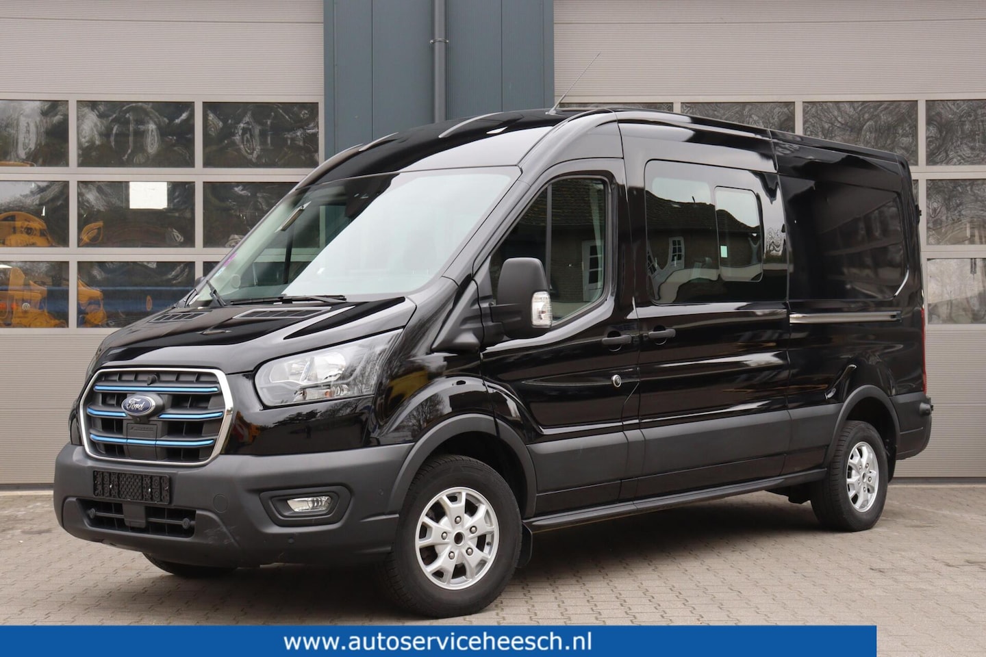 Ford E-Transit - L3H2 68 kWh l DUBBEL CABINE l 2X SCHUIFDEUR l 360 CAMERA l PARKEERHULP - AutoWereld.nl