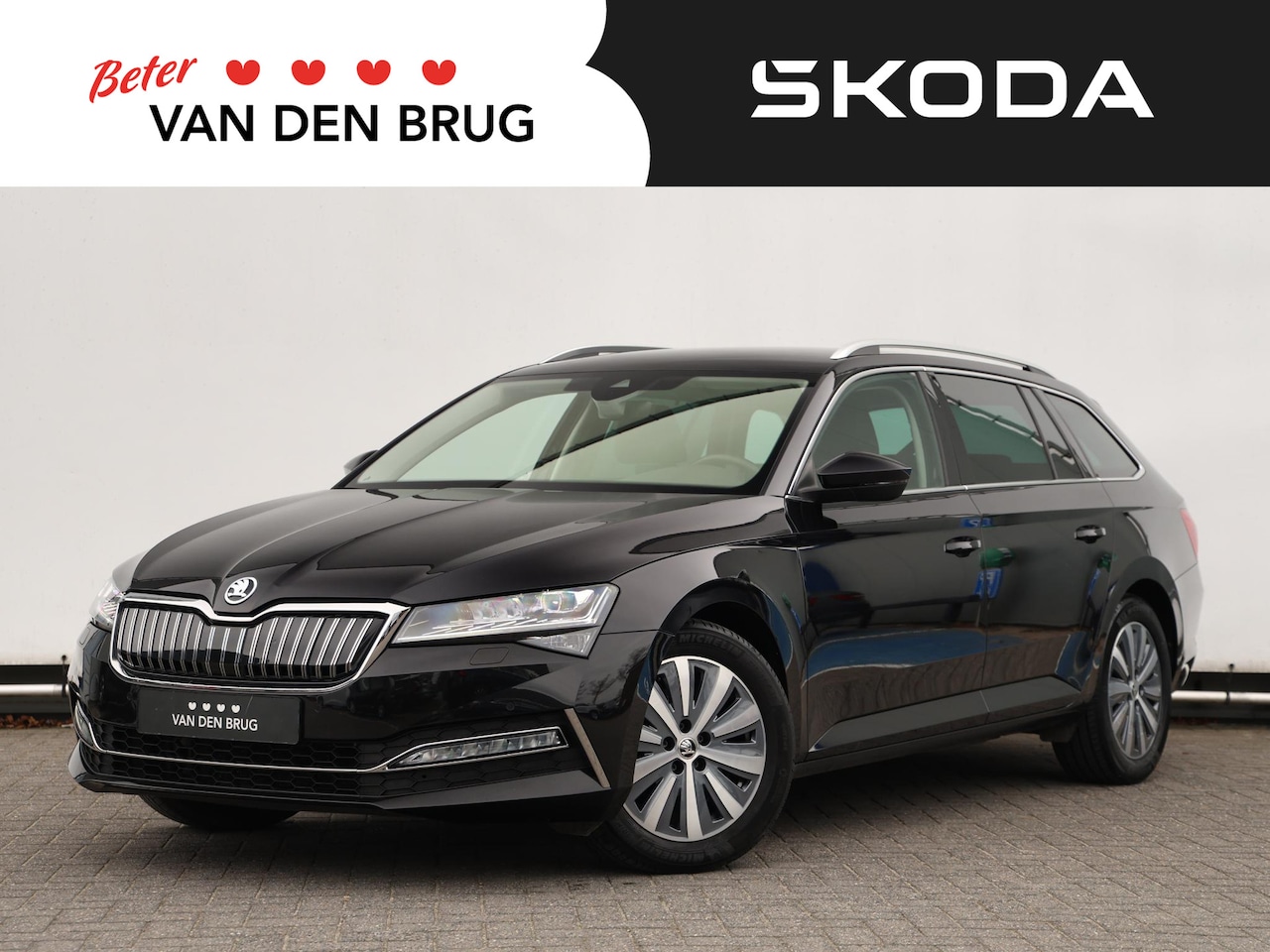Skoda Superb - 1.4 TSI eHybrid iV Business Edition Plus 218 PK Automaat | Navigatie | Memory stoel | LED - AutoWereld.nl