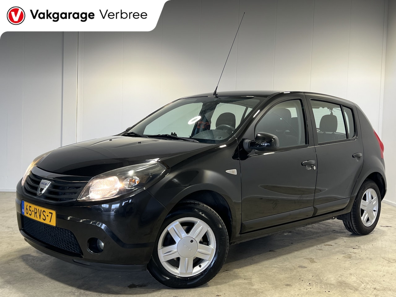 Dacia Sandero - 1.2 Blackline | Bluetooth carkit | Airco | Stuur bekrachtiging | Trekhaak - AutoWereld.nl