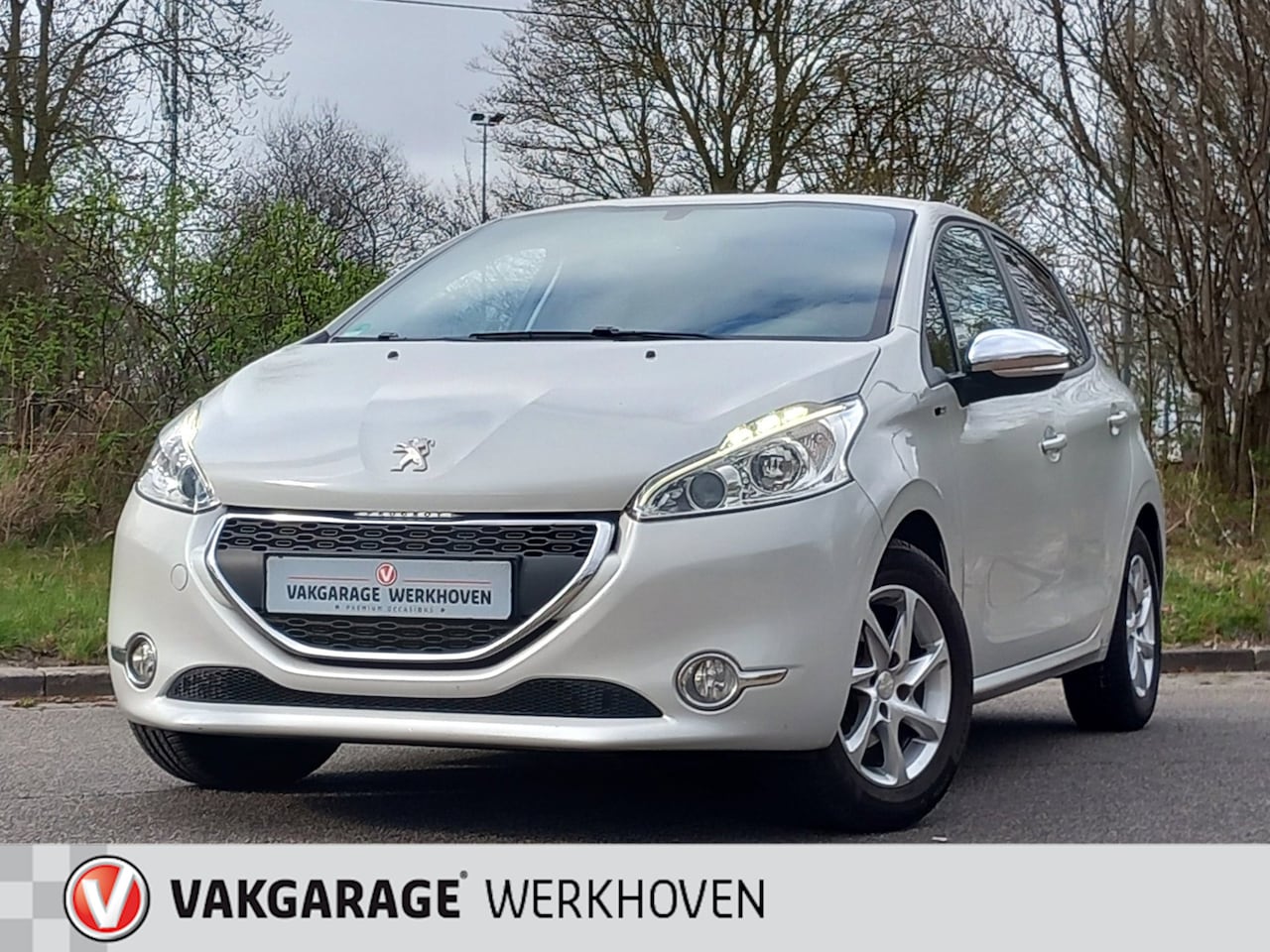 Peugeot 208 - 1.2 PureTech Style | 5-Deurs | Stoelverwaming | Parkeersensoren - AutoWereld.nl