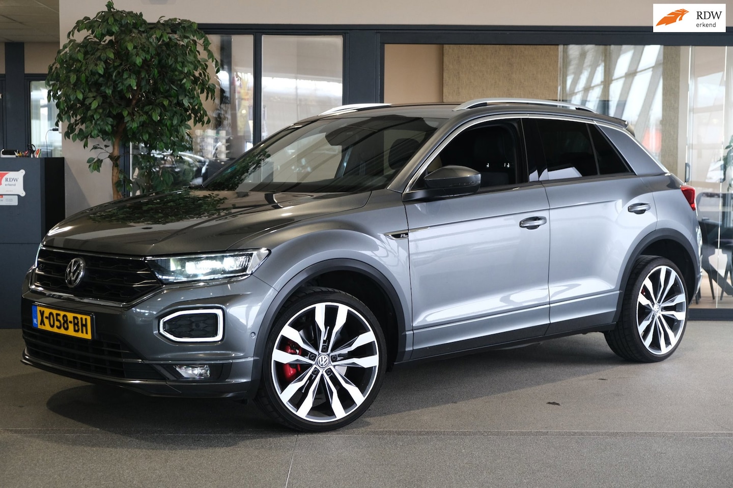 Volkswagen T-Roc - 1.5 TSI 150PK DSG 2x R-line Beats Camera Navi Led ACC - AutoWereld.nl