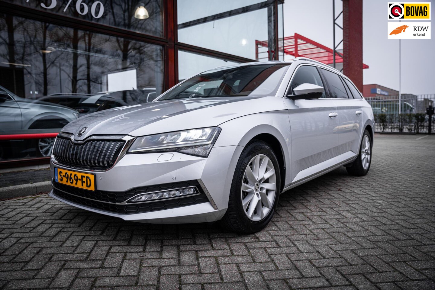Skoda Superb Combi - 1.4 TSI iV Business Edition Plus | Trekhaak | Memory stoelen | Parkeer hulp | Navigatie | - AutoWereld.nl