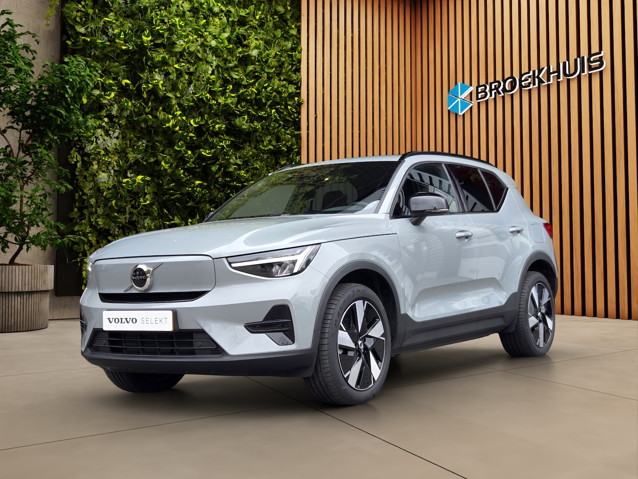 Volvo EX40 - Single Motor Plus 70 kWh | Trekhaak | Camera | Stuur/stoelverwarming | Pilot Assist - AutoWereld.nl