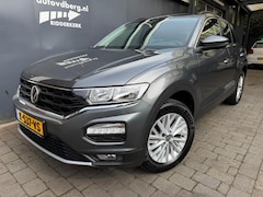 Volkswagen T-Roc - 1.5 TSI Style Carplay Adapt.cruise PDC 12 mnd. Bovag garantie