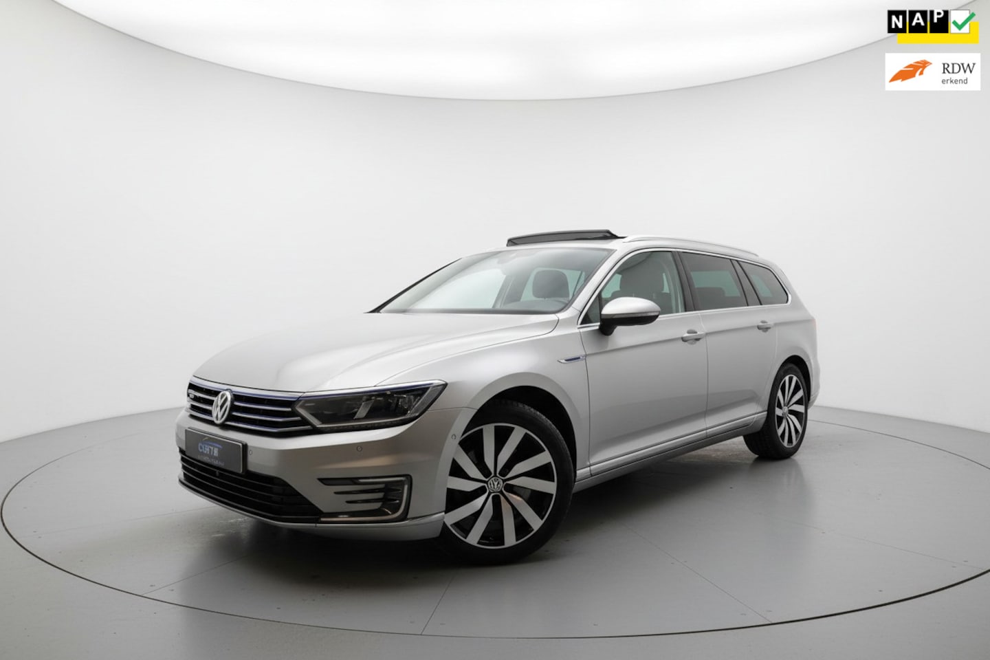 Volkswagen Passat Variant - 1.4 TSI GTE Highline PANO VIRTUAL NAP - AutoWereld.nl