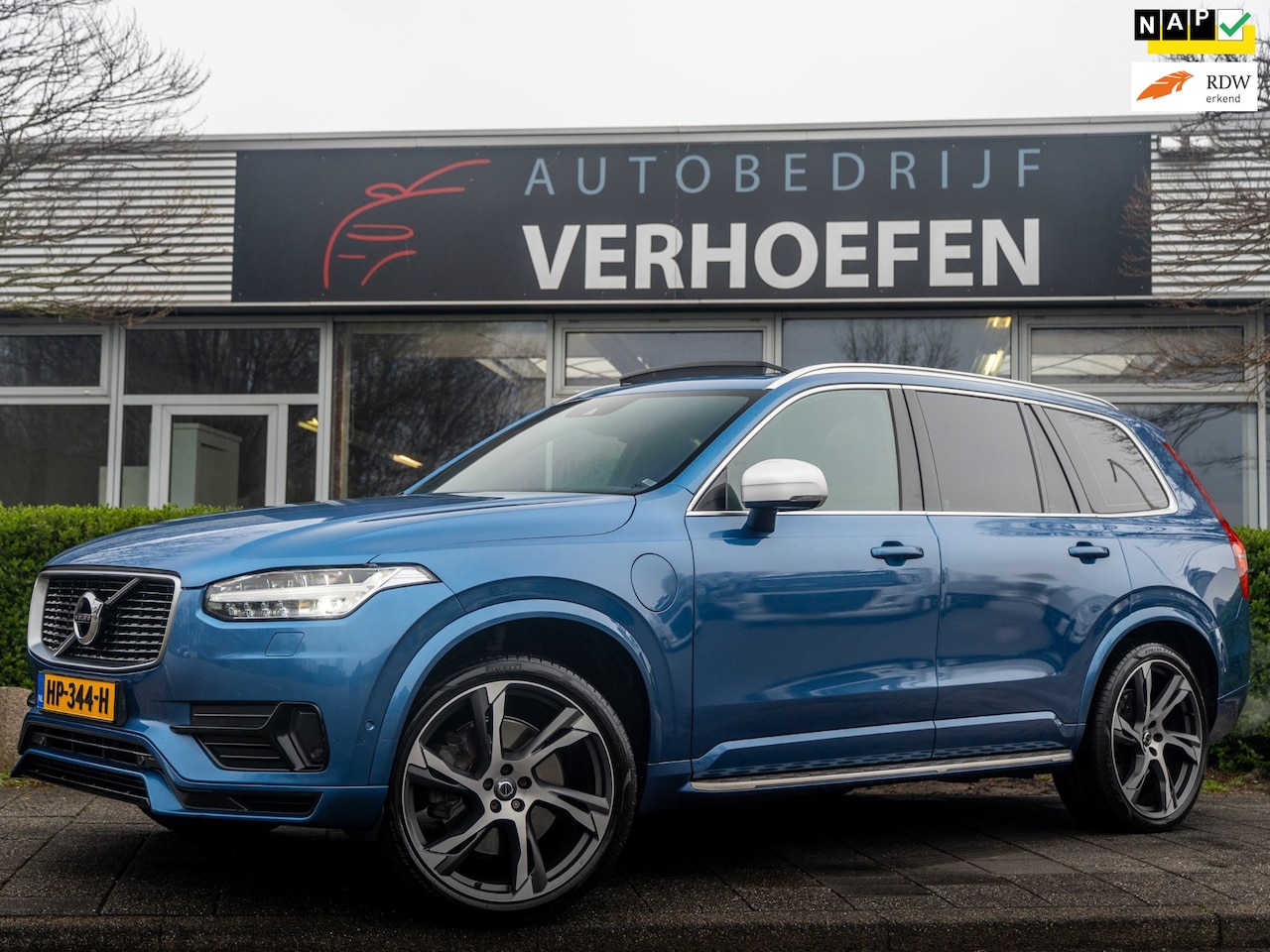 Volvo XC90 - 2.0 T8 Twin Engine AWD R-Design - PANORAMADAK - BOWERS & WILKINS - ADAPTIVE CRUISE - PILOT - AutoWereld.nl