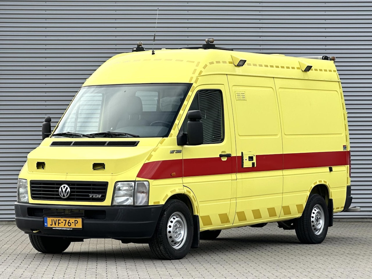 Volkswagen LT - LT 2.8 TDI 158 PK lang Ambulance Rettungswagen - AutoWereld.nl