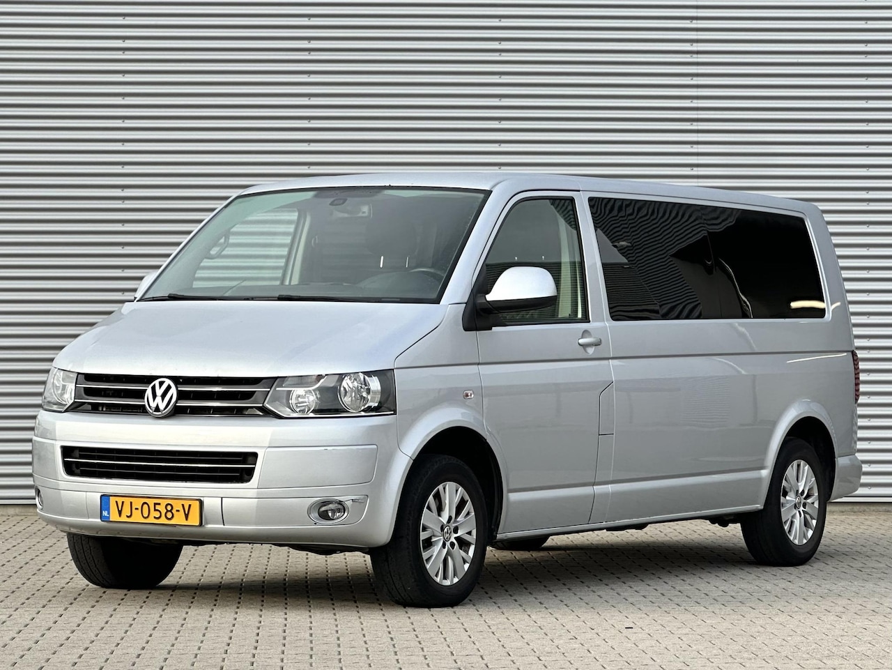 Volkswagen Transporter - 2.0 TDI L2H1 Extra lang Automaat|navi|camera - AutoWereld.nl