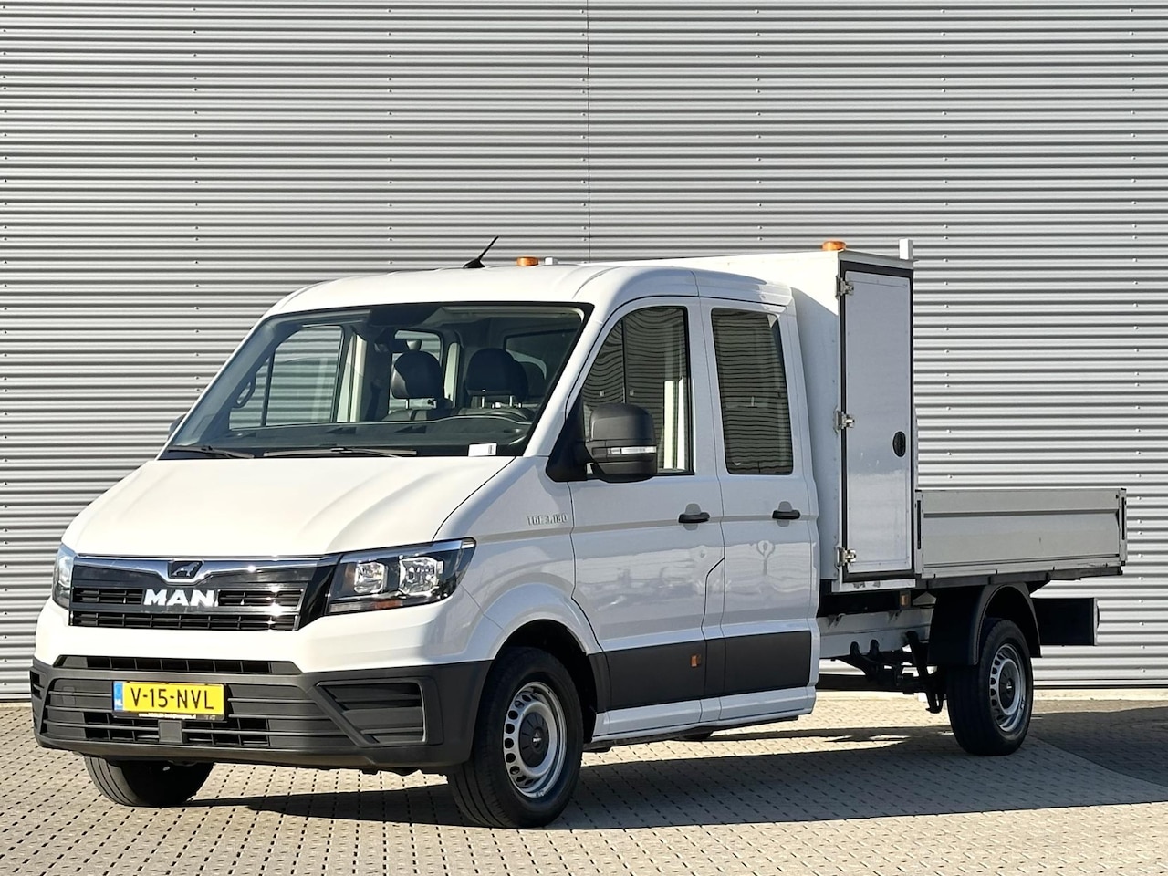 MAN TGE - 35 2.0 180PK L4 DC openlaadbak LANG dubbele cabine - AutoWereld.nl