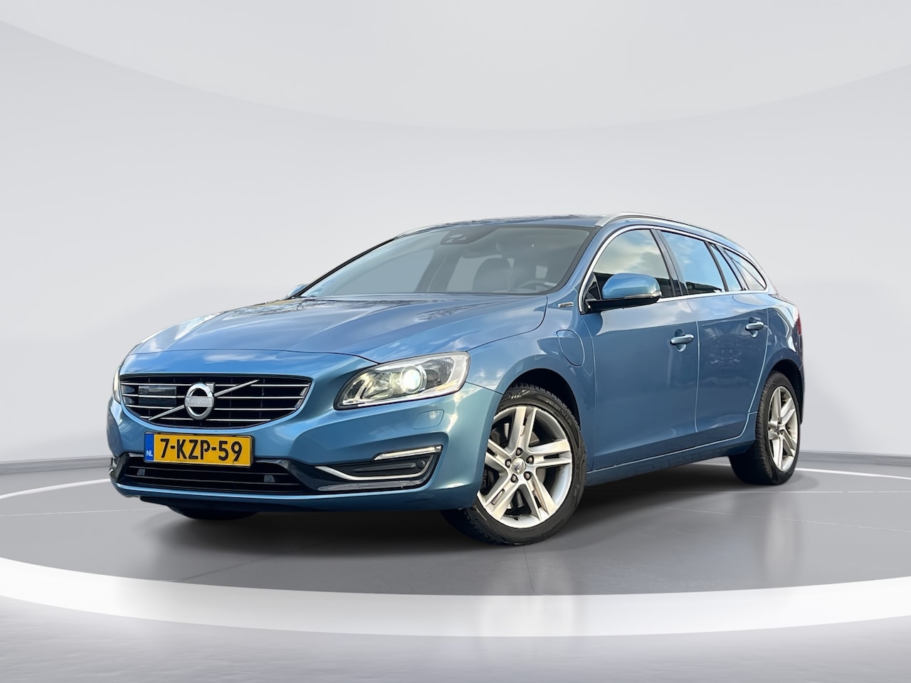 Volvo V60 - 2.4 D6 AWD Plug-In Hybrid Summum |TREKHAAK|VOLL ONDERHOUDEN| 18468 / 4763 - AutoWereld.nl