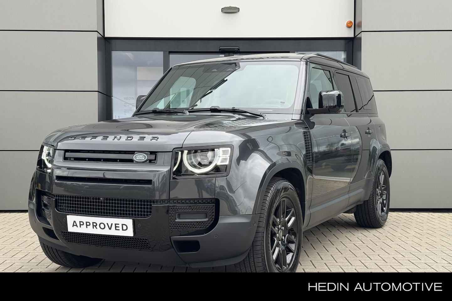 Land Rover Defender 110 - 2.0 P300e 110 S | Trekhaak | 5 jaar garantie | Panoramadak | Coolbox | - AutoWereld.nl