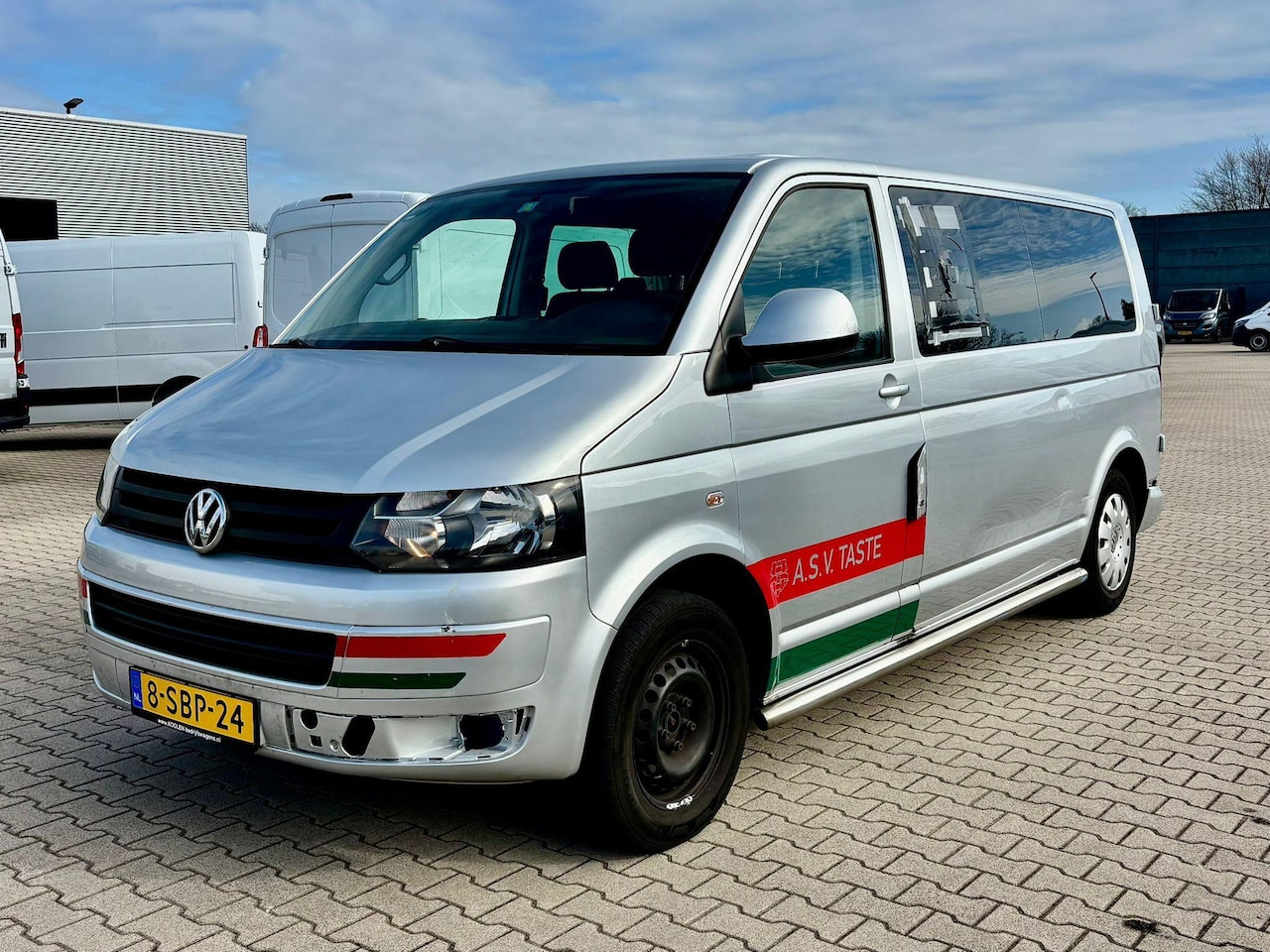 Volkswagen Transporter Kombi - 2.0 TDI L2H1 Comfortline 2.0 TDI L2H1 Comfortline 140PK - AutoWereld.nl