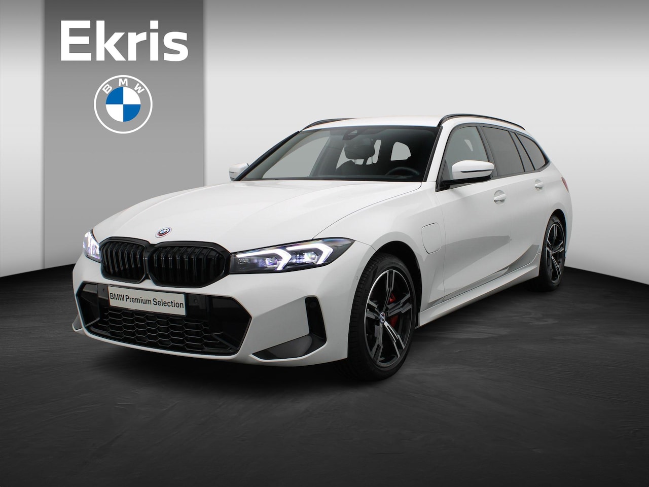 BMW 3-serie Touring - 330e xDrive M Sportpakket Pro | Innovation Pack | Entertainment Pack | Comfort Access | DA - AutoWereld.nl