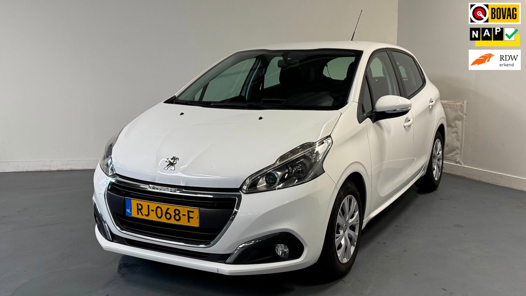 Peugeot 208 - 1.2 PureTech Blue Lion | NL-AUTO | CRUISE | PARKEERSENS. | - AutoWereld.nl