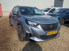 Peugeot e-2008 - EV Allure Pack 50 kWh 3 Fase | Stoelverwarming | Navigatie by App | Climate Control | Full