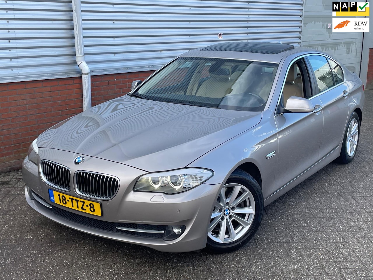 BMW 5-serie - 520i High Executive Panorama Automaat Leder - AutoWereld.nl