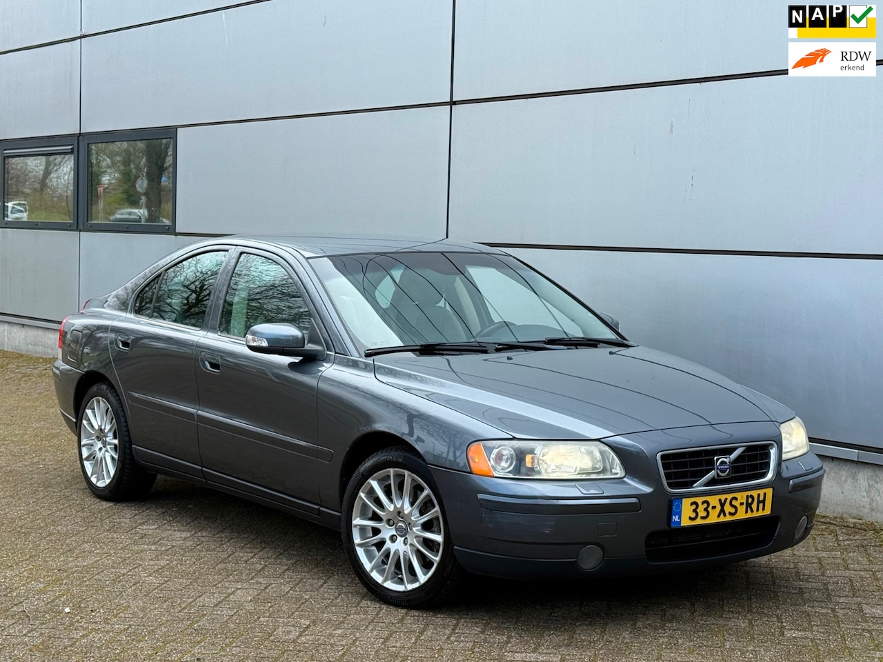 Volvo S60 - 2.0T Drivers Edition|Automaat|Leer|Stoelverwarming|Parrot|New Apk|Park Sensor|Trekhaak|Boe - AutoWereld.nl