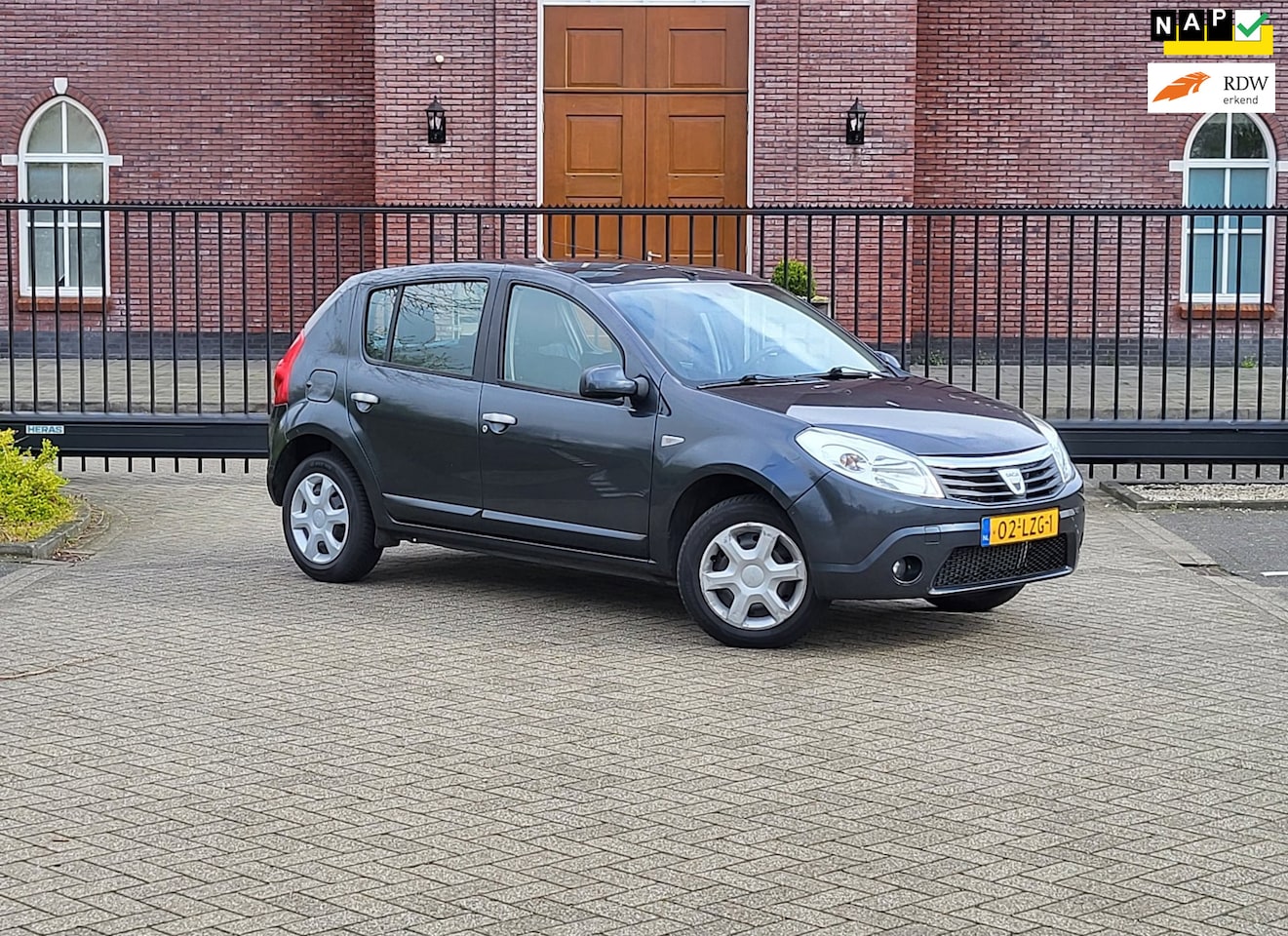 Dacia Sandero - 1.4 Lauréate LPG / Airco / Elektrische ramen / NAP / Trekhaak - AutoWereld.nl