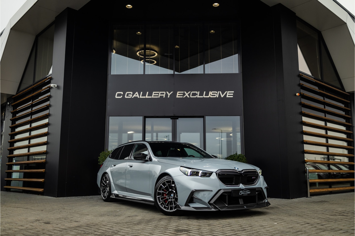 BMW 5-serie Touring - M5 - Panorama | B&W | Carbonpakket - AutoWereld.nl