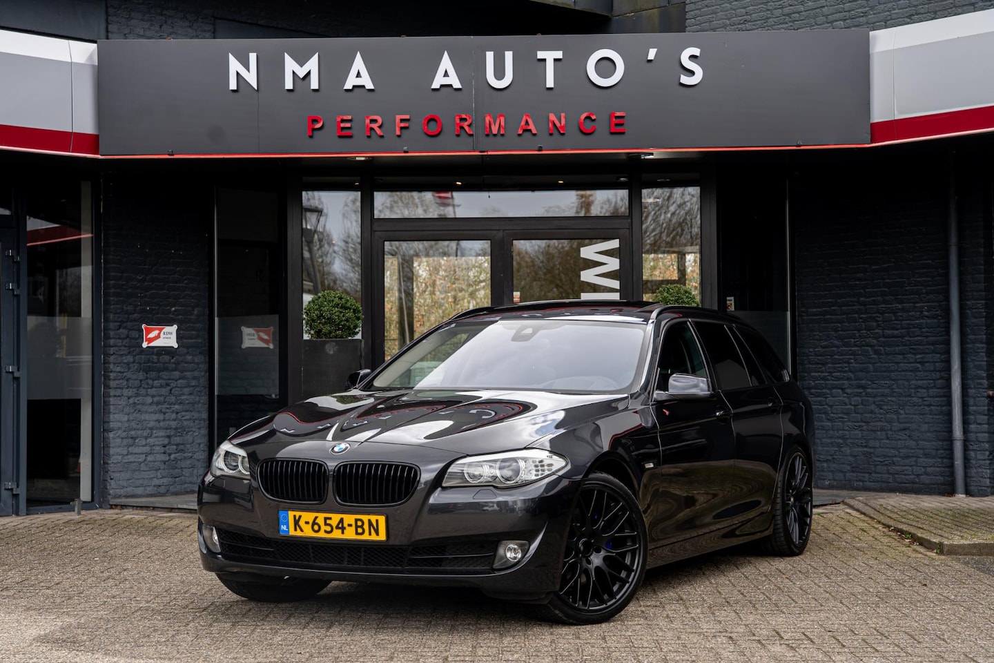 BMW 5-serie Touring - 528xi High Executive PANO/SOFT-CLOSE/HEAD-UP/GARANTIE/KEYLESS & GO/SPORT STOELEN - AutoWereld.nl