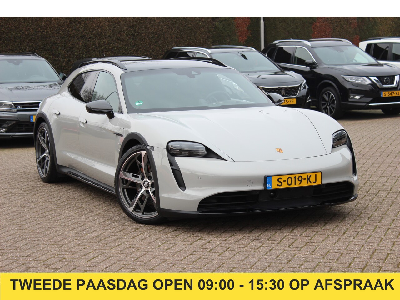 Porsche Taycan Cross Turismo - 4 93 kWh 30.644 km! / SoH 94,1% / NL Auto! / NIEUWSTAAT! / Panoramadak / 360Camera / Passe - AutoWereld.nl