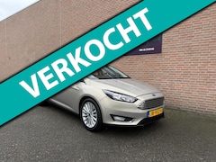 Ford Focus Wagon - 1.0 Titanium Distributieriem vervangen Keyless Cruise-Control Trekhaak-Afneembaar PDC Airc