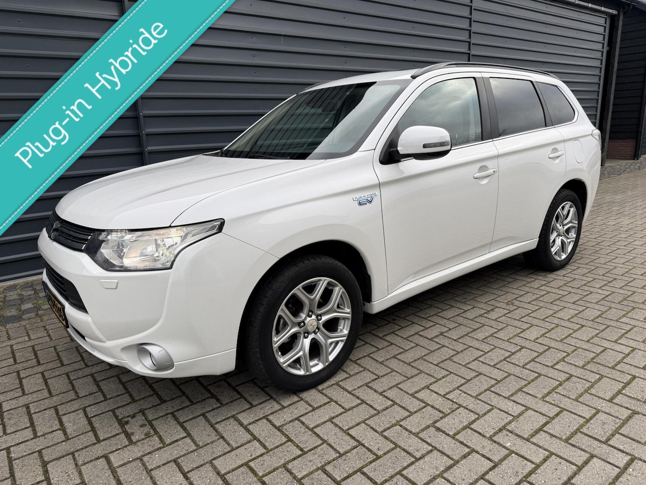 Mitsubishi Outlander - 2.0 PHEV Instyle+ Leder Dakje Navi - AutoWereld.nl