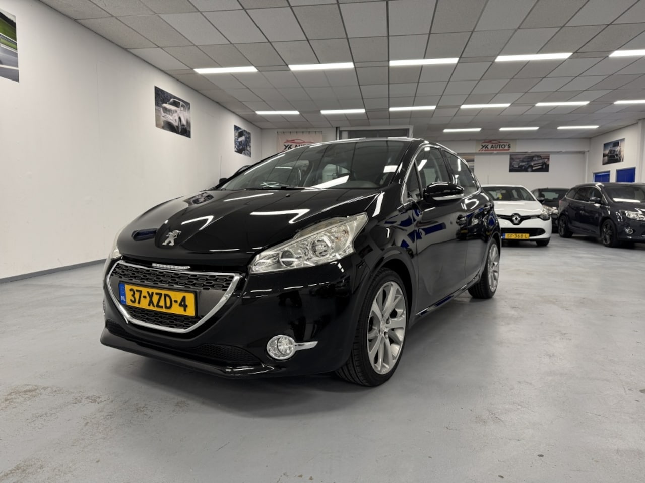 Peugeot 208 - 1.2 VTi Blue L. Exec Zwart - AutoWereld.nl
