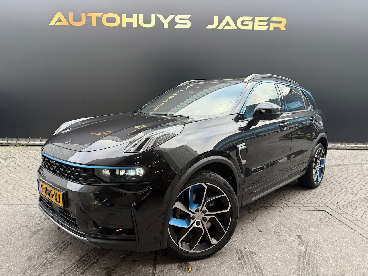 Lynk & Co 01 - 1.5 Pano 360 Memory Carplay Hybride Automaat zwarte hemel - AutoWereld.nl