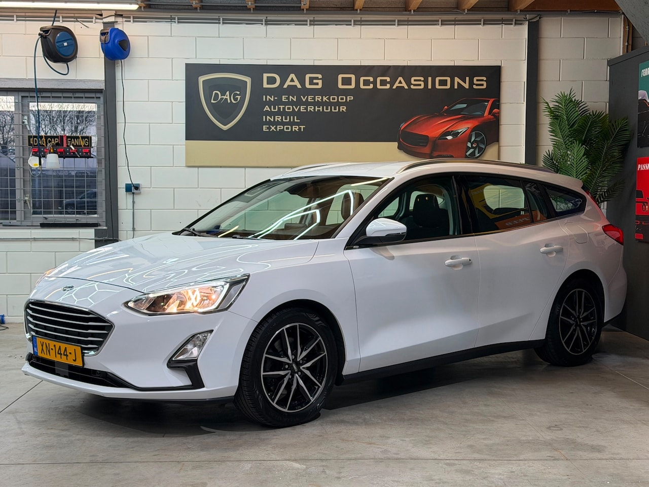 Ford Focus Wagon - 1.0 EcoBoost NAV|CRUISE|CARPLAY|TREKHAAK - AutoWereld.nl