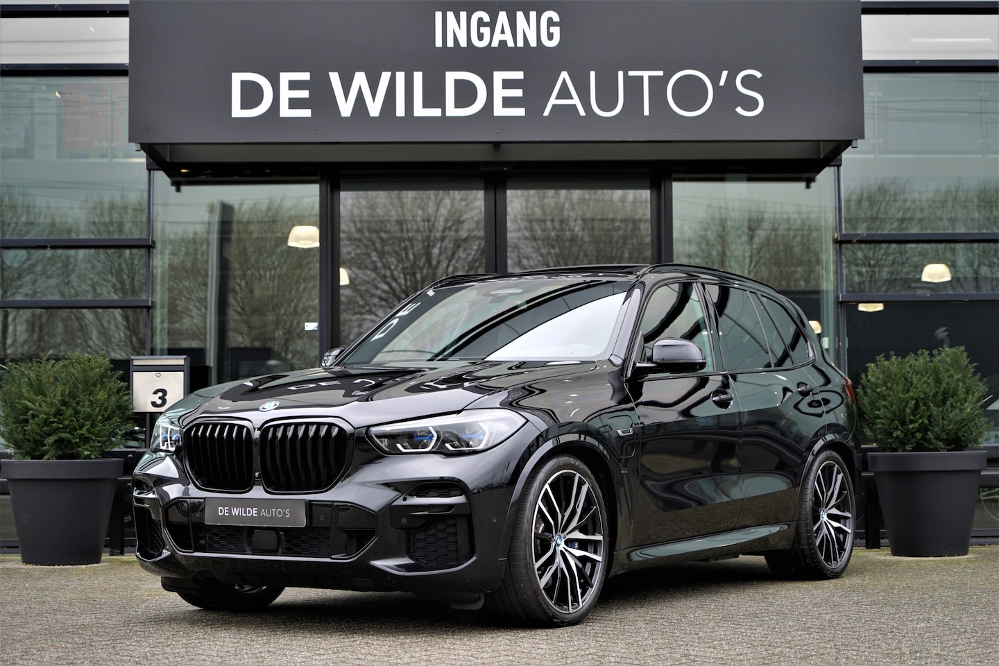 BMW X5 - xDrive45e M-sport Pano Trekhaak 22-inch Laser Head-up Keyless Dubbelgas - AutoWereld.nl