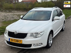 Skoda Superb Combi - 1.4 TSI Greentech Ambition Business Line ECC LMV 16"Cruise El. pakket Audio-CD/Navigatie D