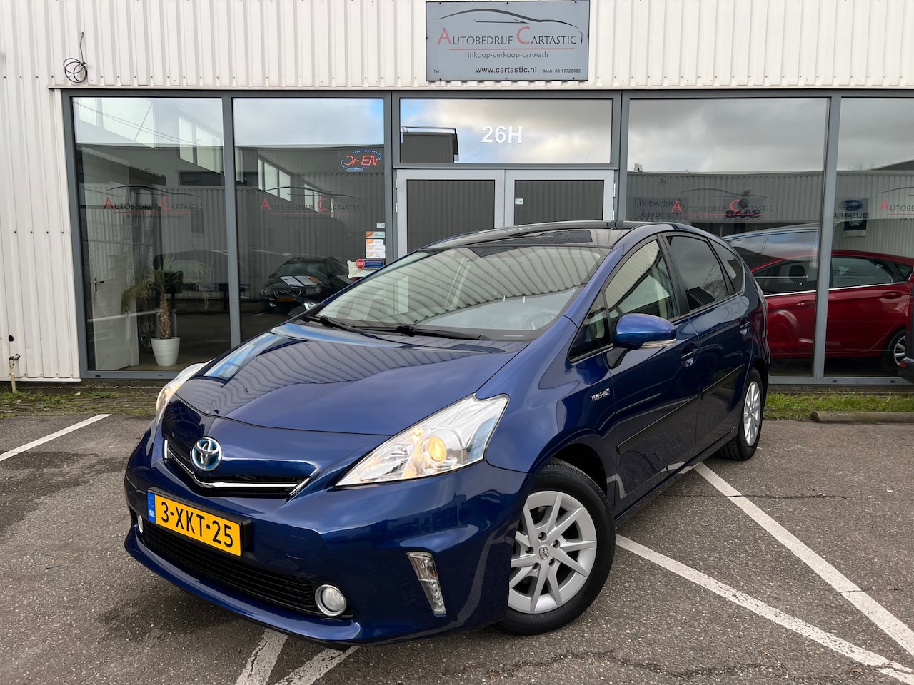 Toyota Prius Wagon - 1.8 Aspiration Limited PANO | NAVI | HUD | KEYLESS |1e EIGENAAR | VOLLEDIG ONDERHOUDEN | N - AutoWereld.nl