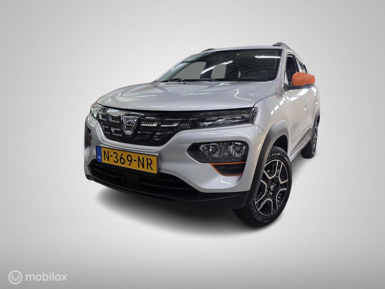 Dacia Spring - Comfort Plus Orange Pack/Cruise/Camera/Leder - AutoWereld.nl