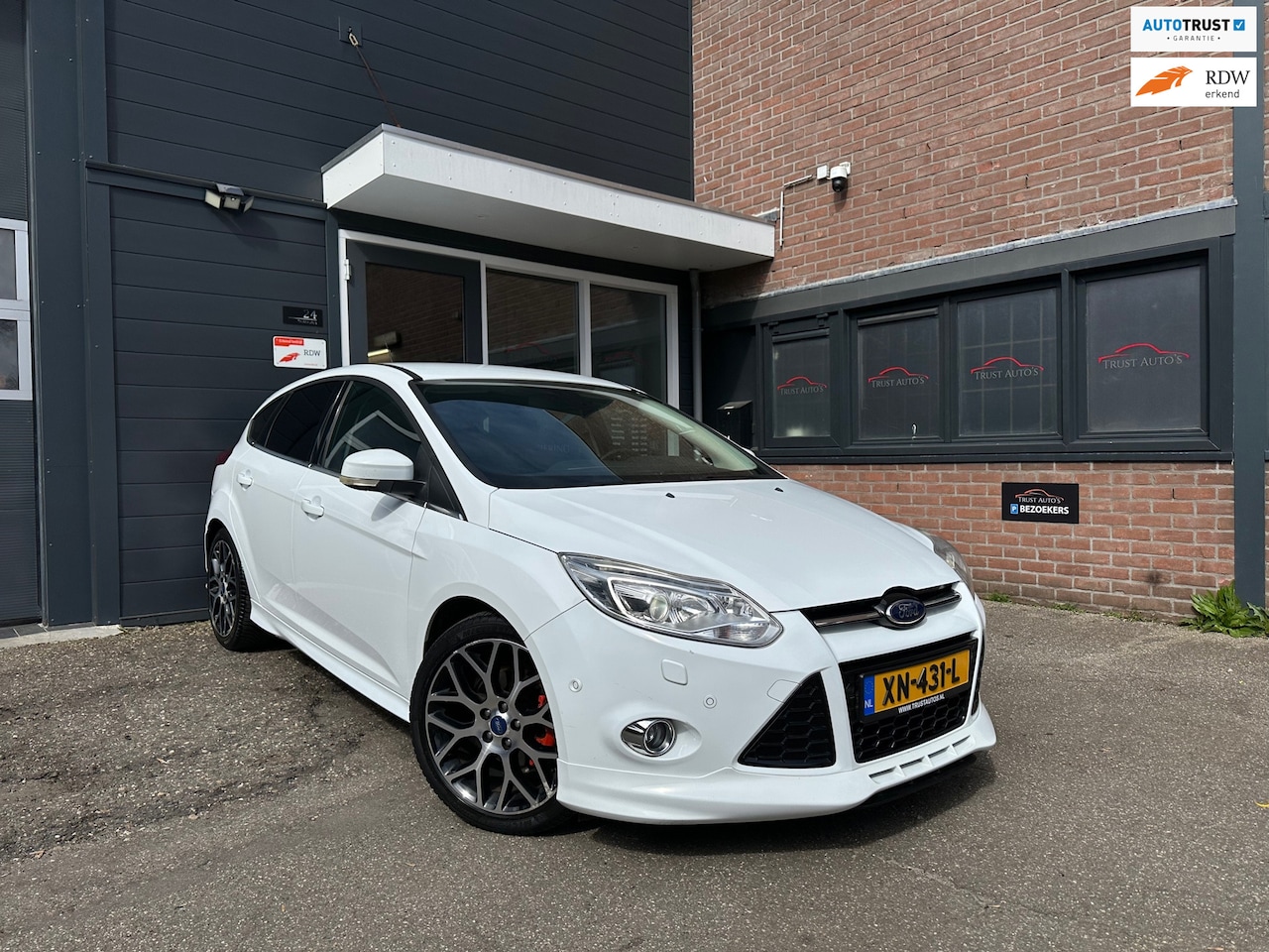 Ford Focus - 1.0 EcoBoost Edition Plus ST-Line|Led|Pdc|Stoelverwarming - AutoWereld.nl
