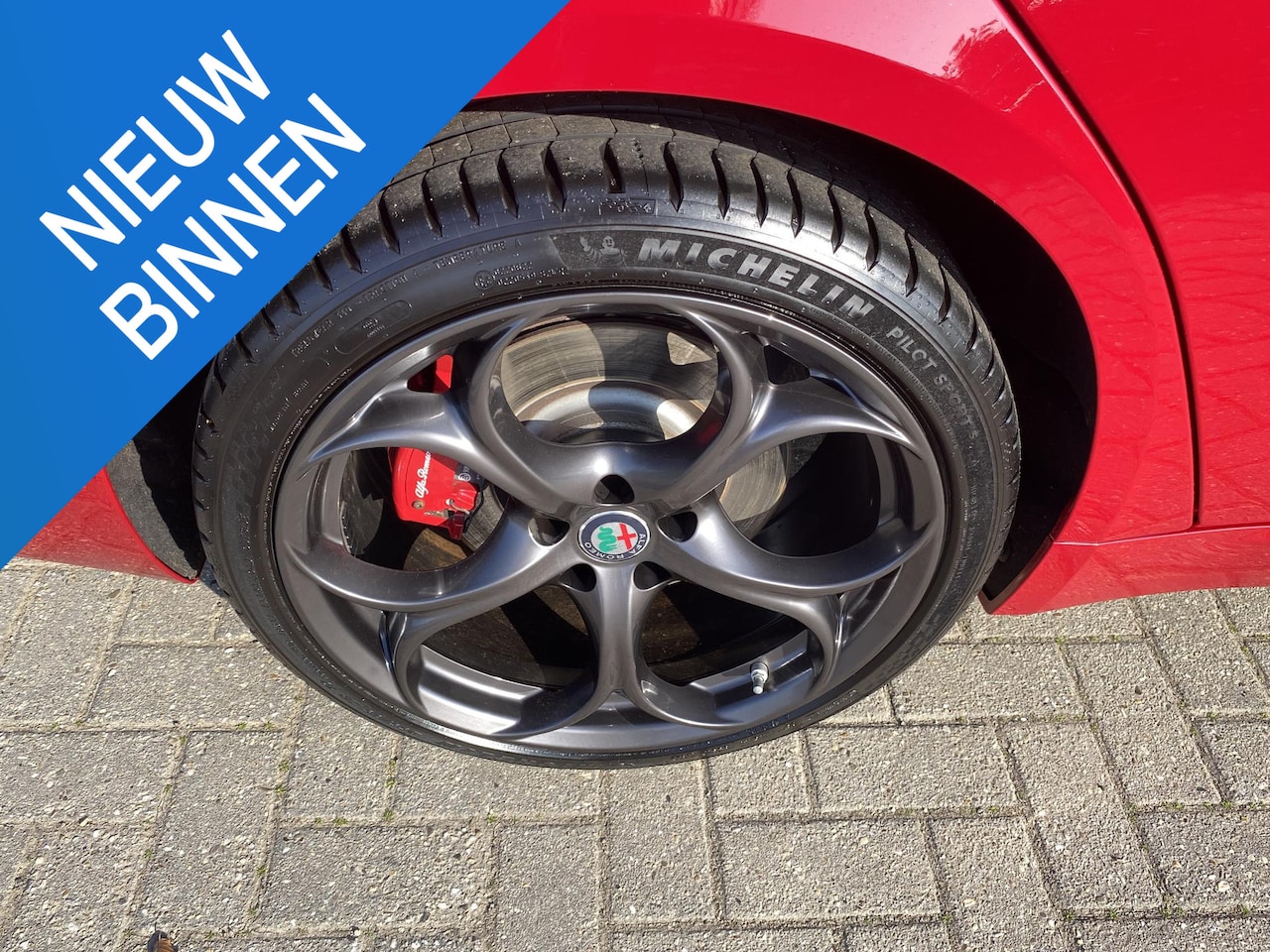 Alfa Romeo Giulia - 2.0 T AWD Veloce Rossa Alfa - Cognac Veloce interieur - 19 QV velgen - AutoWereld.nl