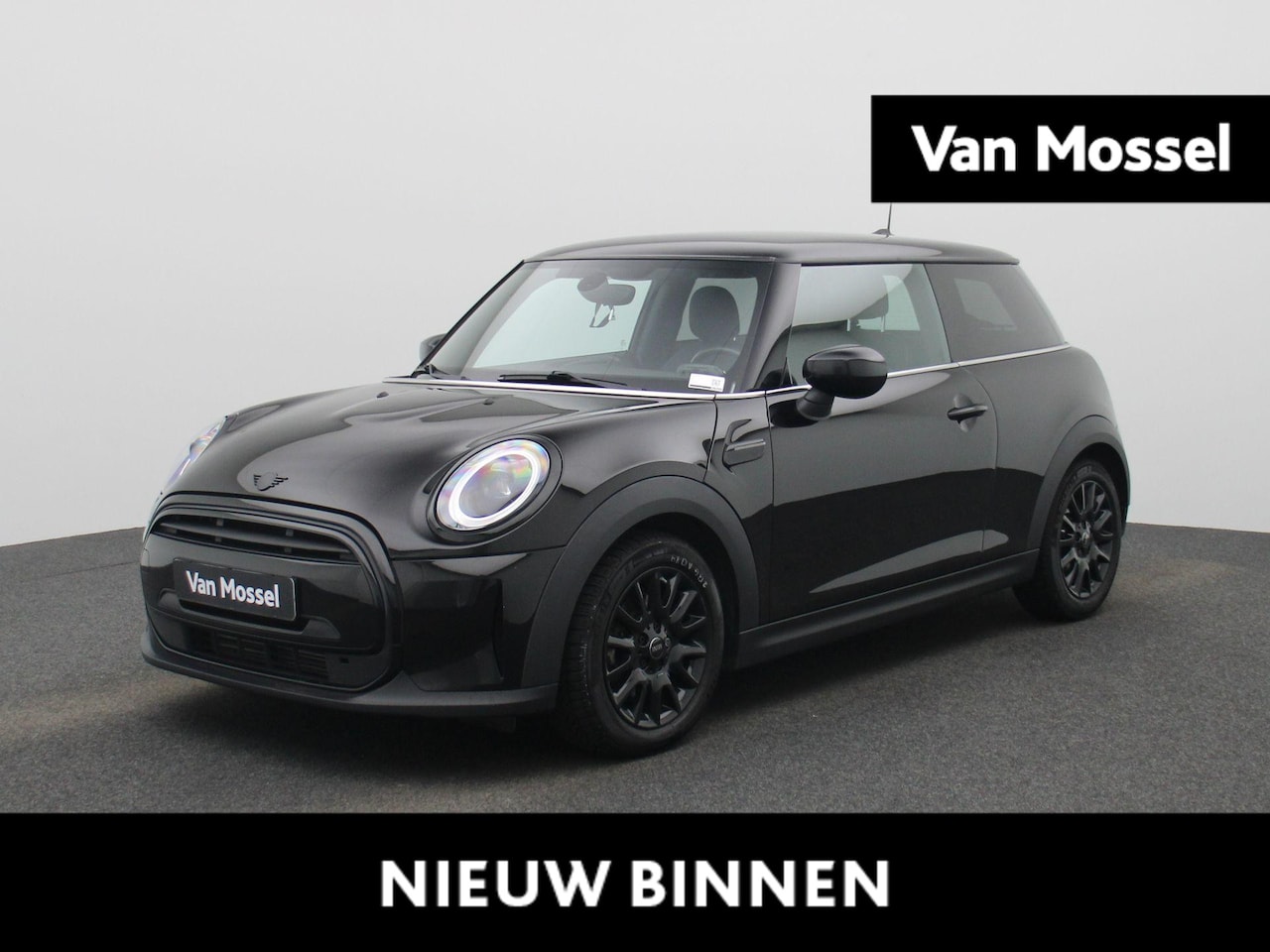 MINI Cooper - Mini 1.5 Essential | Navigatie | Black pakket | Parkeer sensoren | Airco | Virtual cockpit - AutoWereld.nl