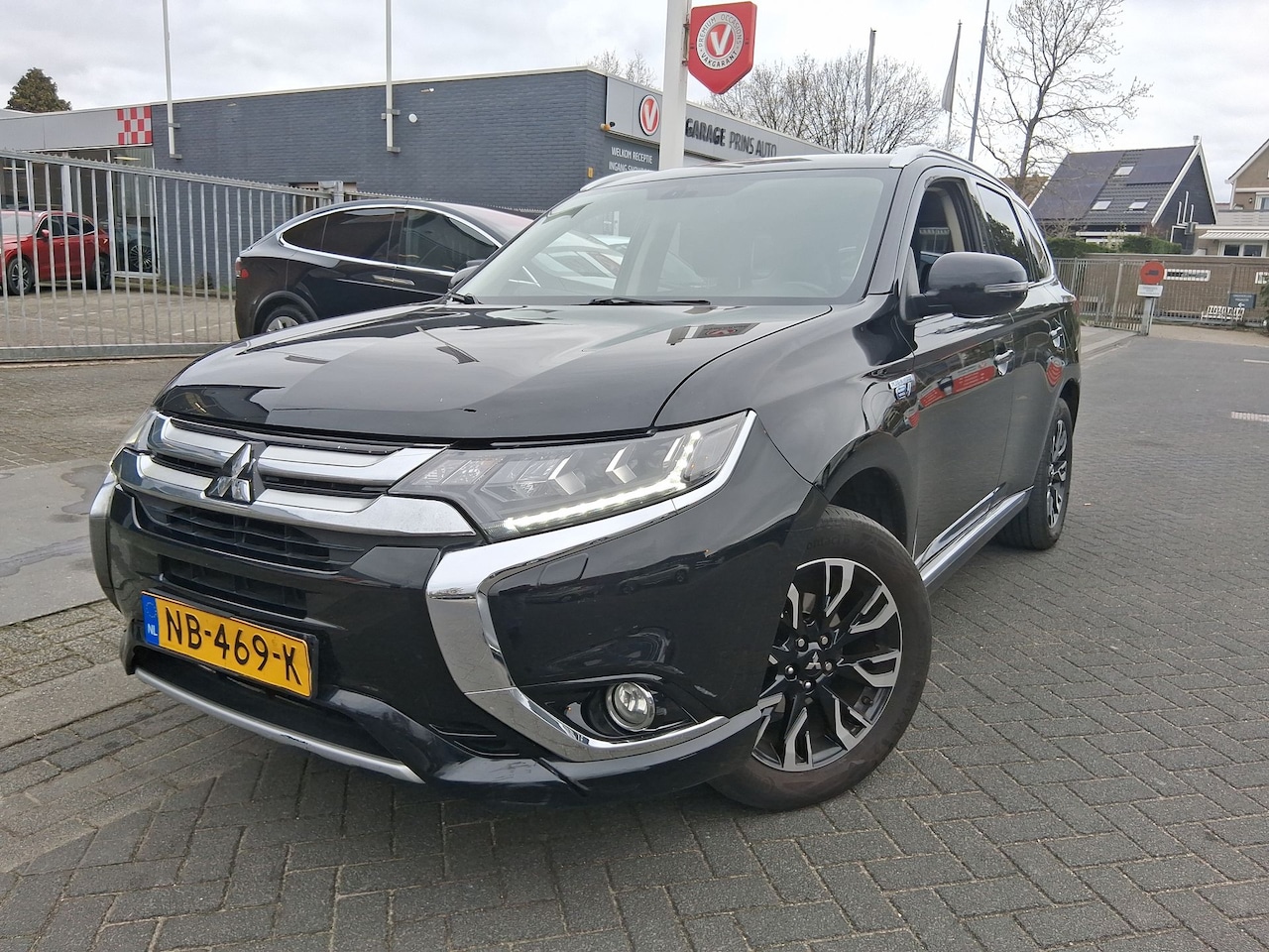 Mitsubishi Outlander - 2.0 PHEV Pure |STOELVERW.|CLIMA|XENON|NAVI| 18620 - AutoWereld.nl