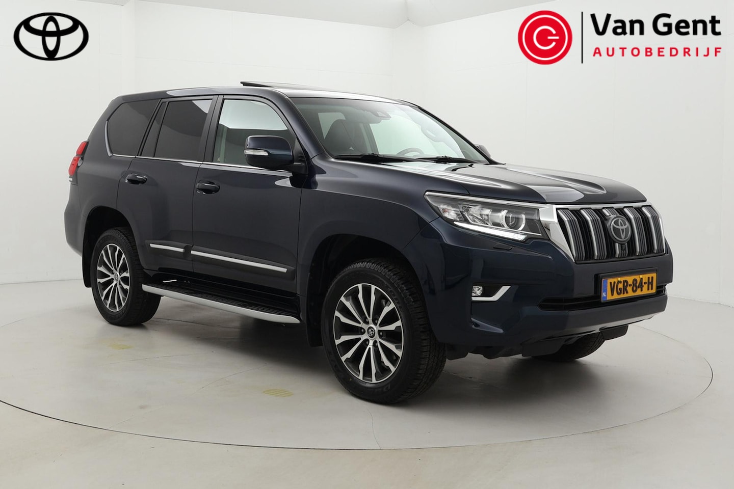 Toyota Land Cruiser - 2.8 D-4D-F Executive Window Van | Opendak | Trekhaak | Dodehoek detectie | Navigatie | Led - AutoWereld.nl