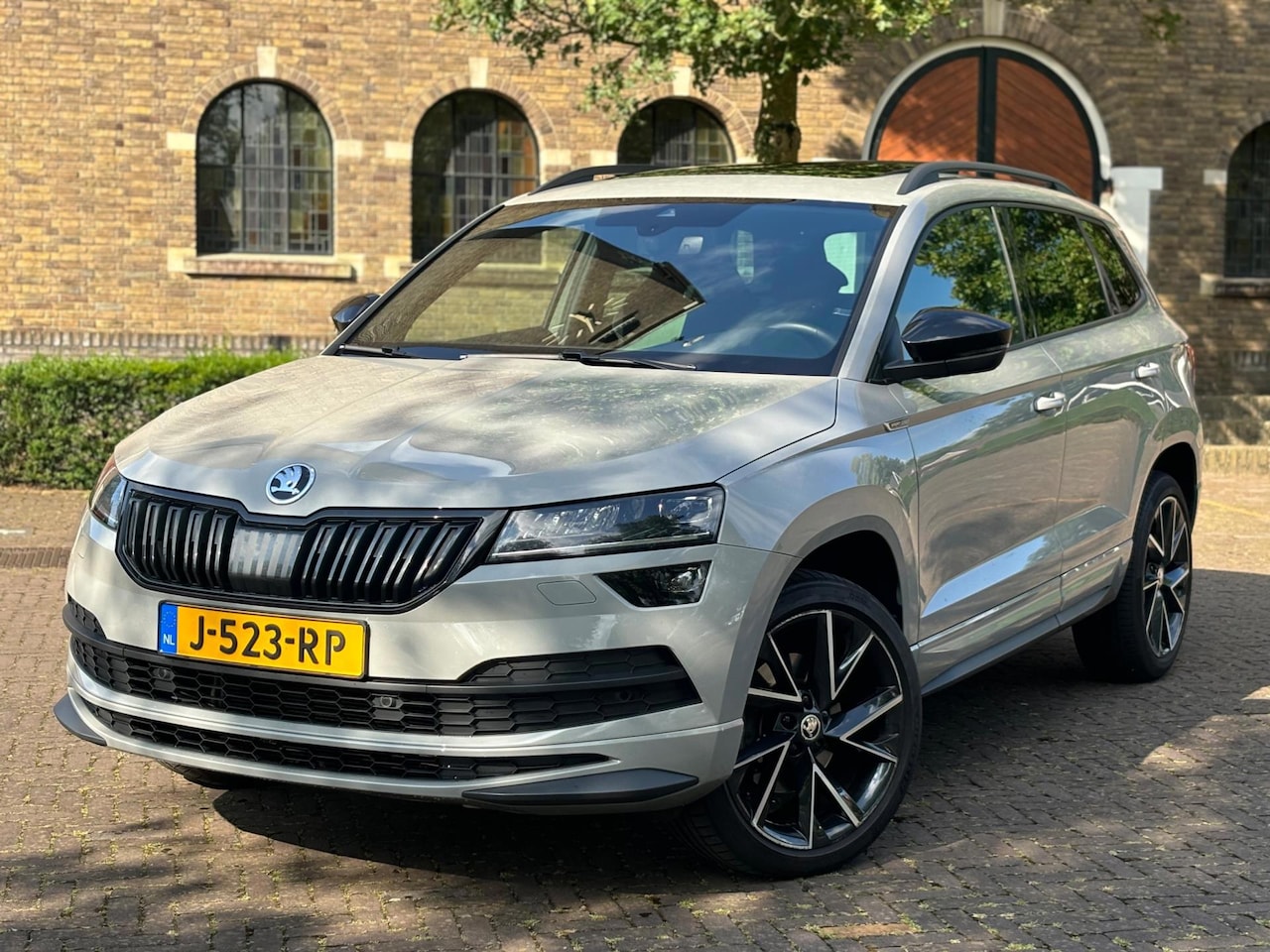 Skoda Karoq - 1.5 TSI ACT Sportline, DSG, Navi, Pano, Aut, Keyless - AutoWereld.nl