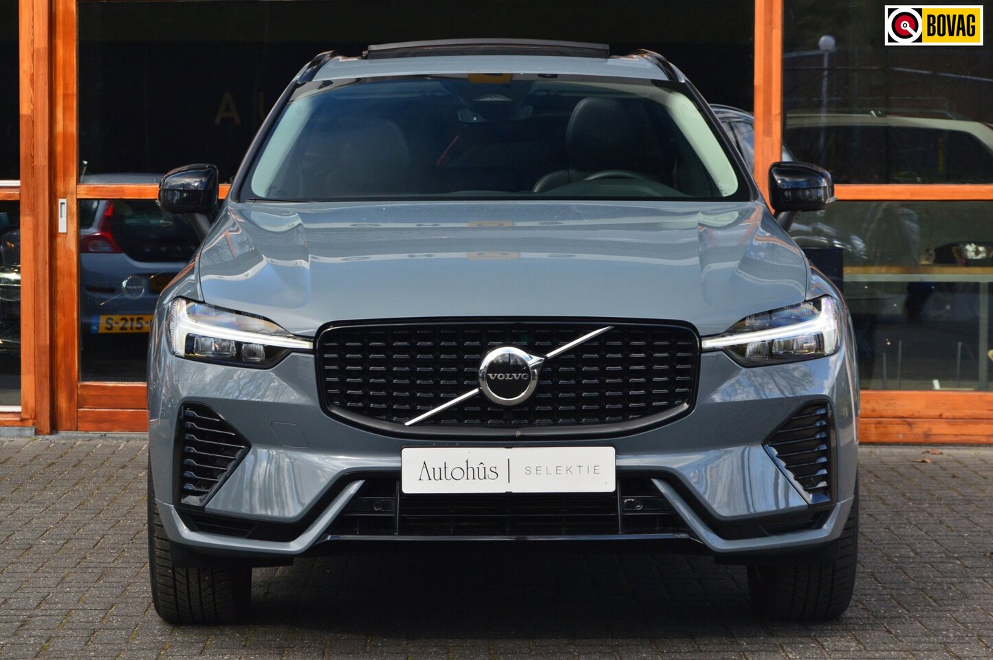 Volvo XC60 - T6 Hybride AWD Plus Dark LONG RANGE | Panoramadak | Stoel + Stuur Verwarmd | Camera | Appl - AutoWereld.nl