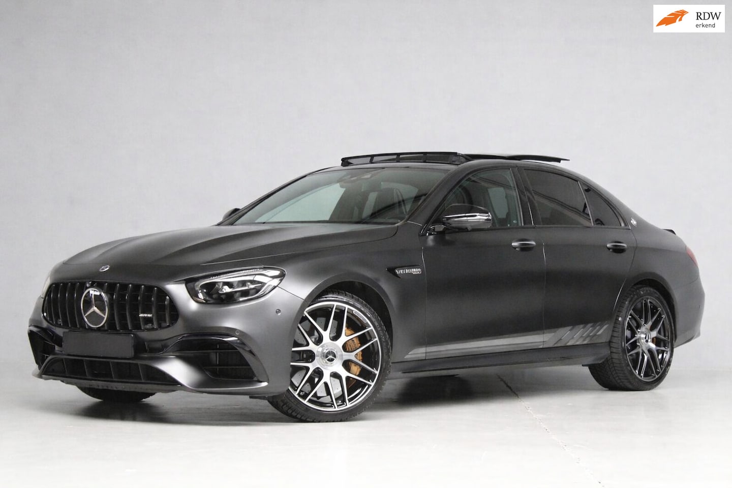 Mercedes-Benz E-klasse - AMG 63 S / Final Edition 1op999 / keramisch schaalstoelen/ hud / panoramadak / softclose / - AutoWereld.nl
