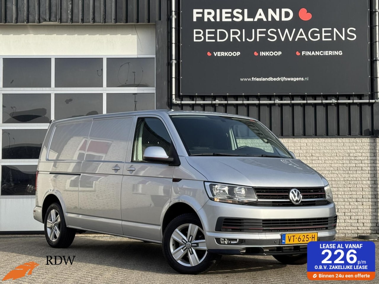 Volkswagen Transporter - 2.0 TDI L2H1 Highline 140pk Carplay/PDC/Navi/Cruise/17"/APK:08-2026 - AutoWereld.nl