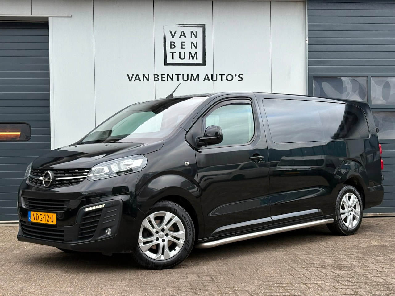 Opel Vivaro - 2.0CDTI 177pk Autom. L3H1 DC 5-pers. Carplay Navi Airco Cruise - AutoWereld.nl