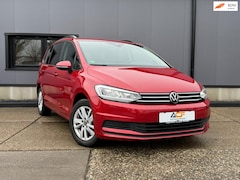 Volkswagen Touran - 1.5 TSI DSG 150 pk Highline 5 persoons trekhaak LED
