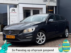 Volvo V60 - 1.5 T3 Momentum | 150 PK | Trekhaak | Distributieriem vervangen |NL-Auto | Navigatie | Par
