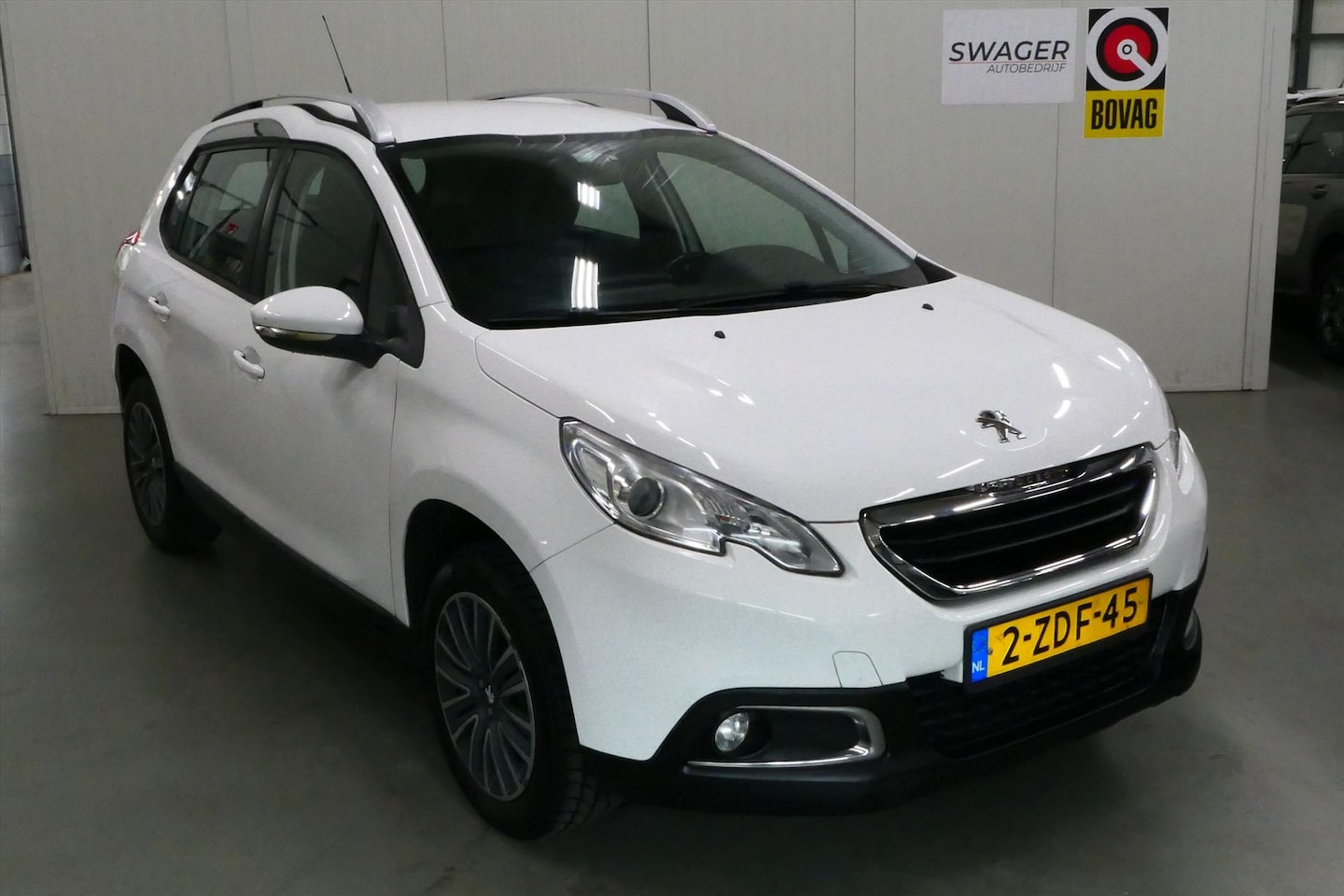 Peugeot 2008 - 1.2 e-VTi Automaat 82pk Active - AutoWereld.nl